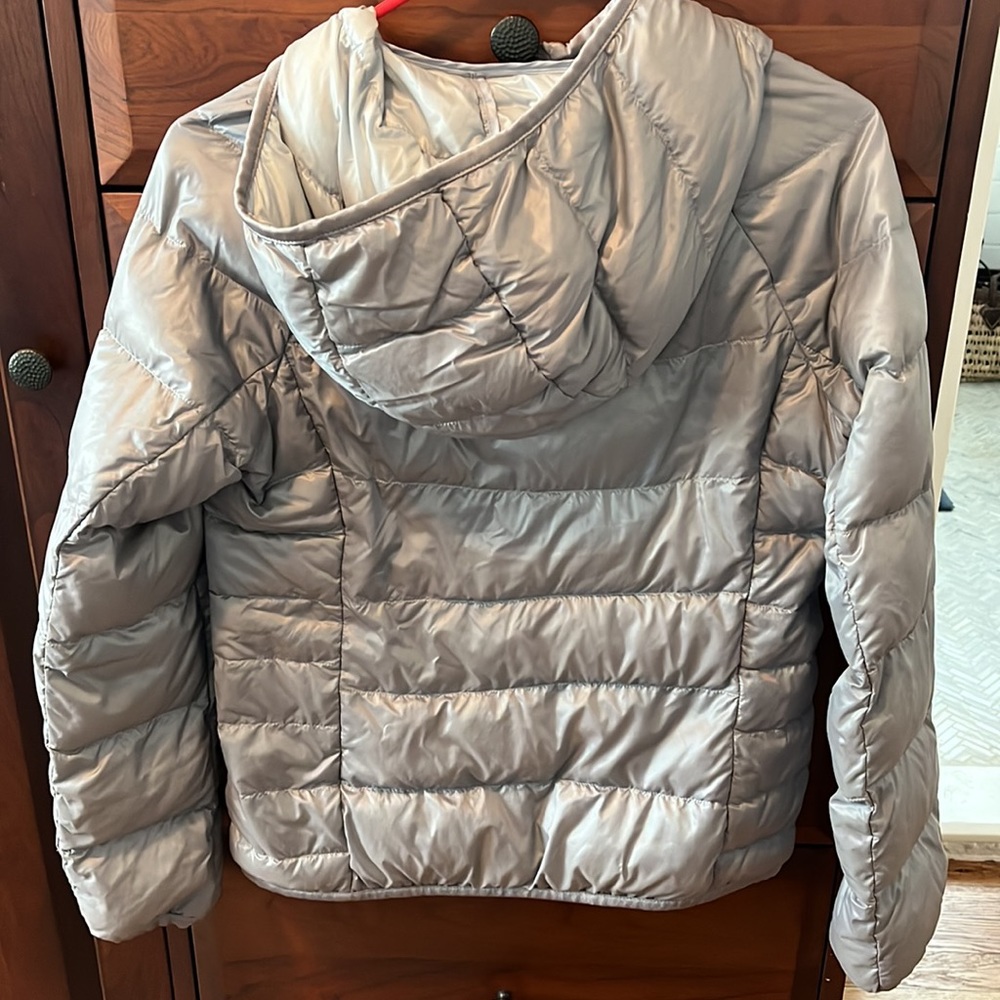 UNIQLO silver ultra light down puffer jacket zippered pockets size XS packable - Picture 2 of 9